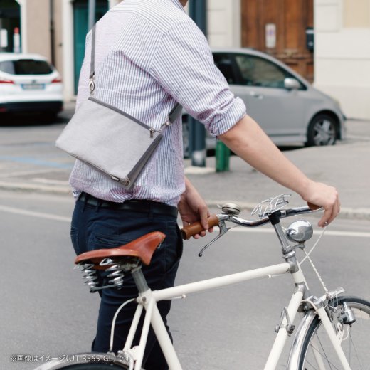 ユートリム ひろがるサコッシュ A4 タブレット収納 | ソニック